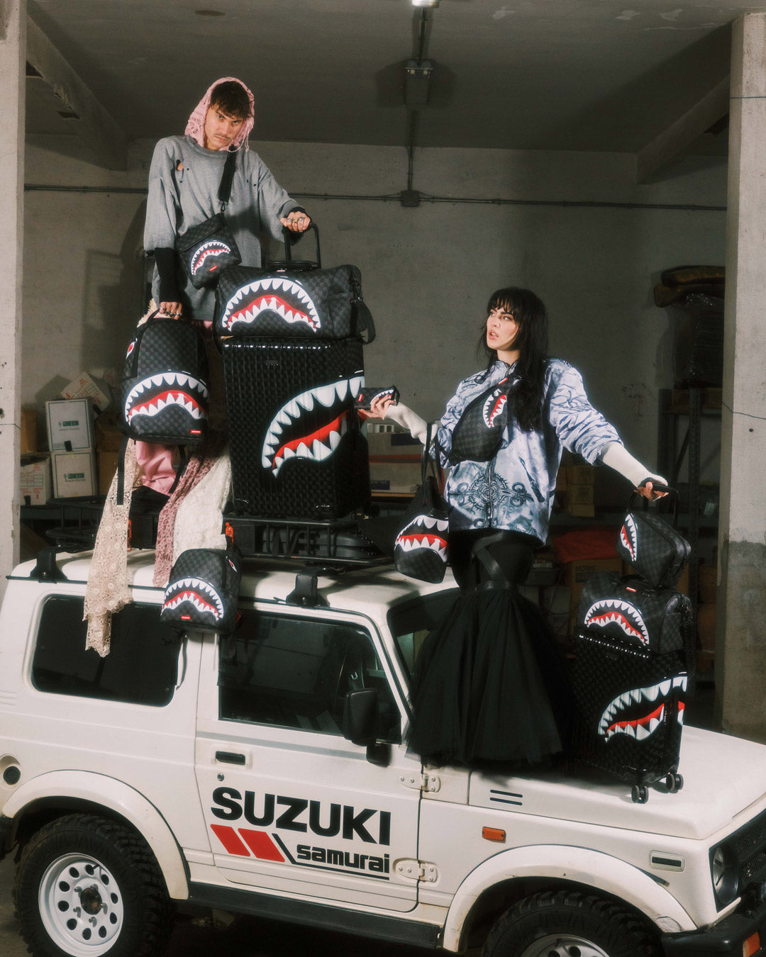 SHARKS IN PARIS HYPER PUFF MESSENGER SLING