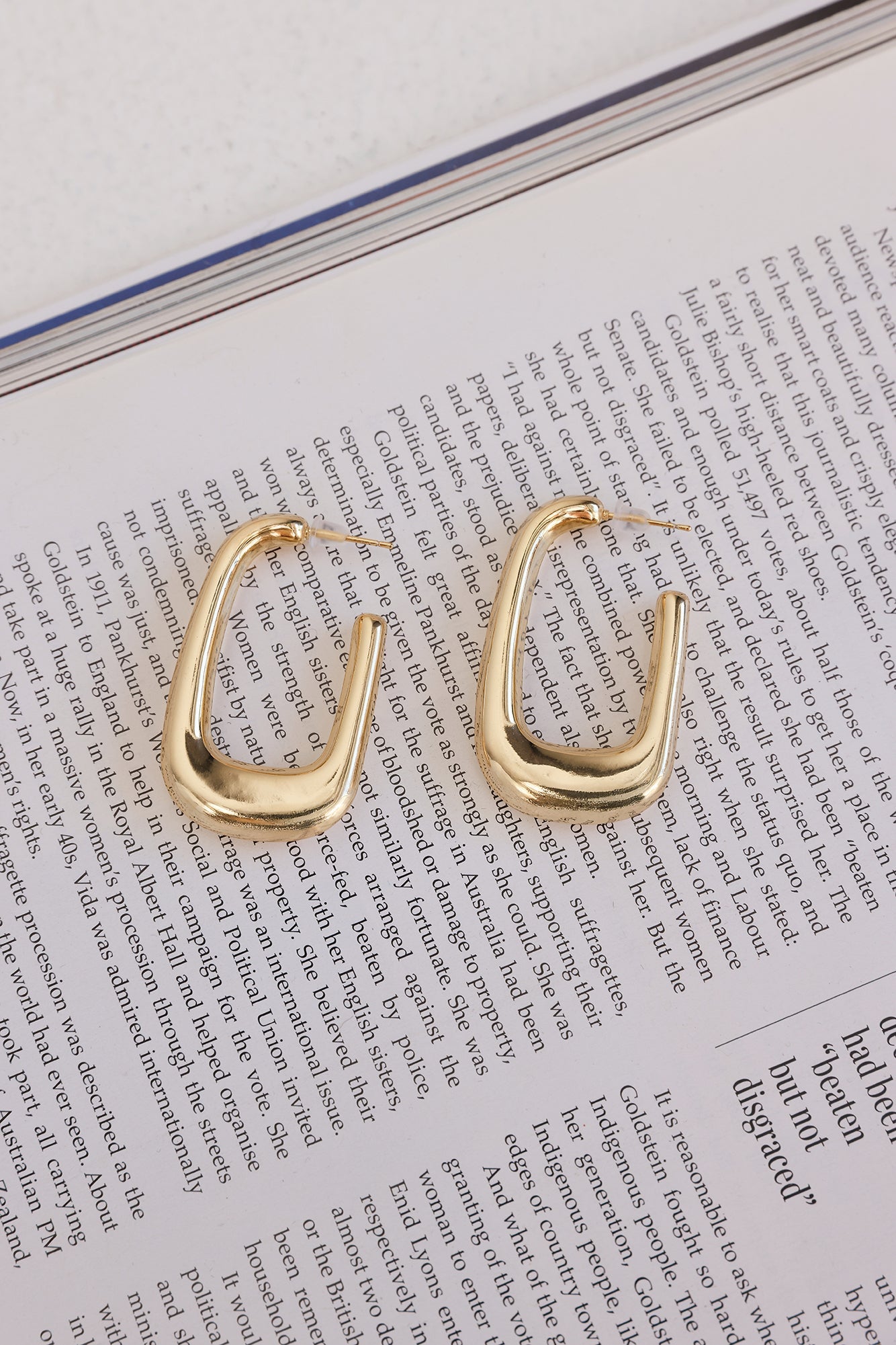 Made Up My Mind Earrings Gold