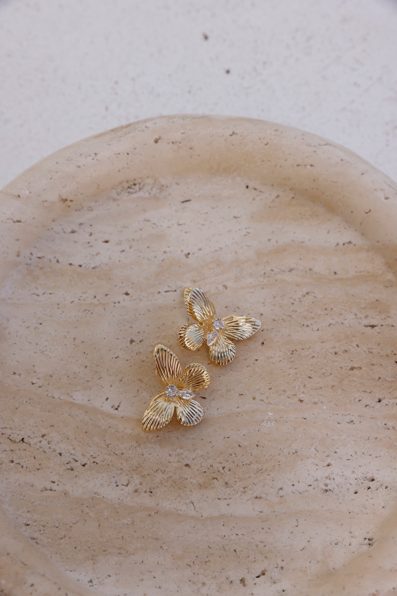 Magical Love Earrings Gold