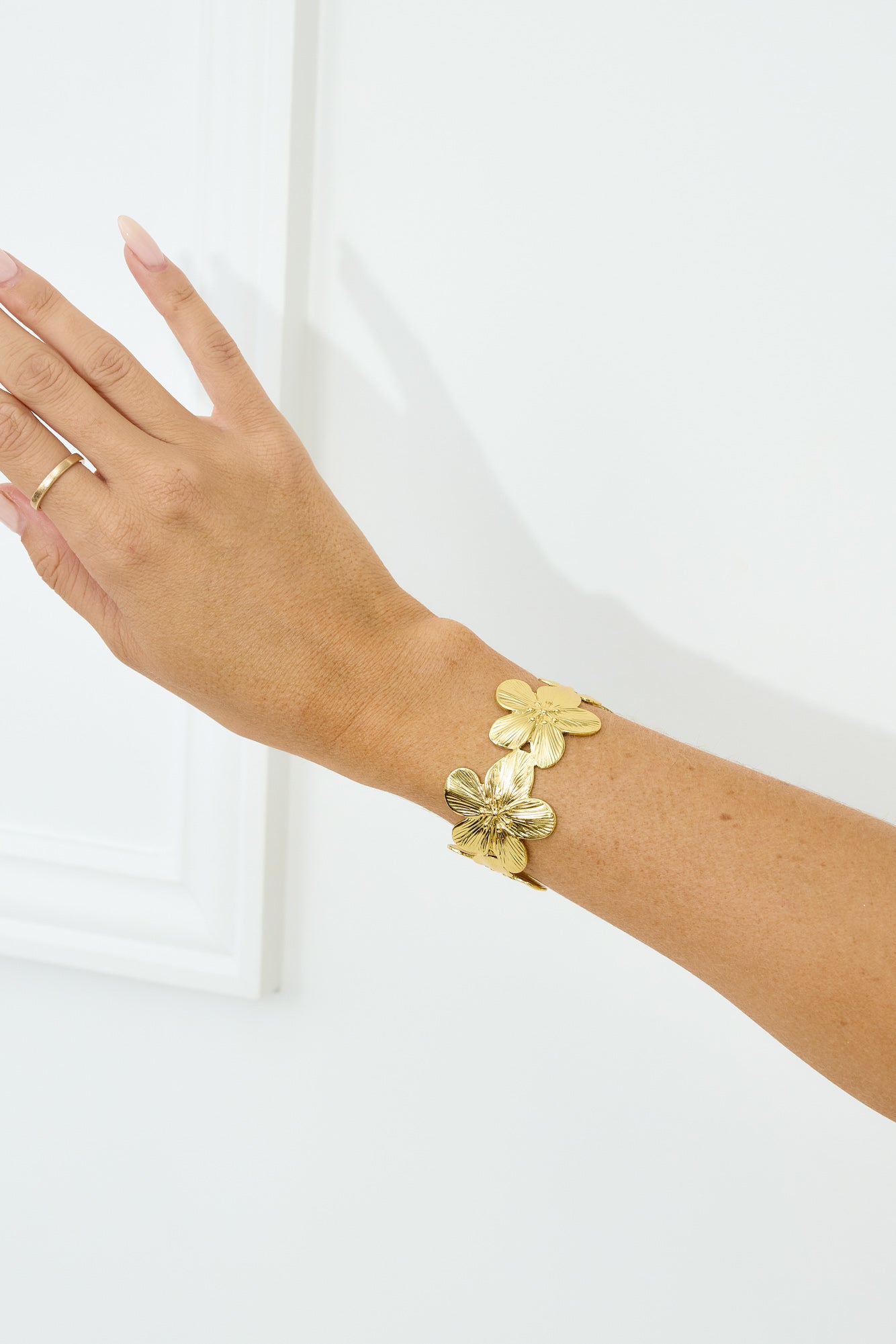 Petal Kisses Cuff Bracelet Gold